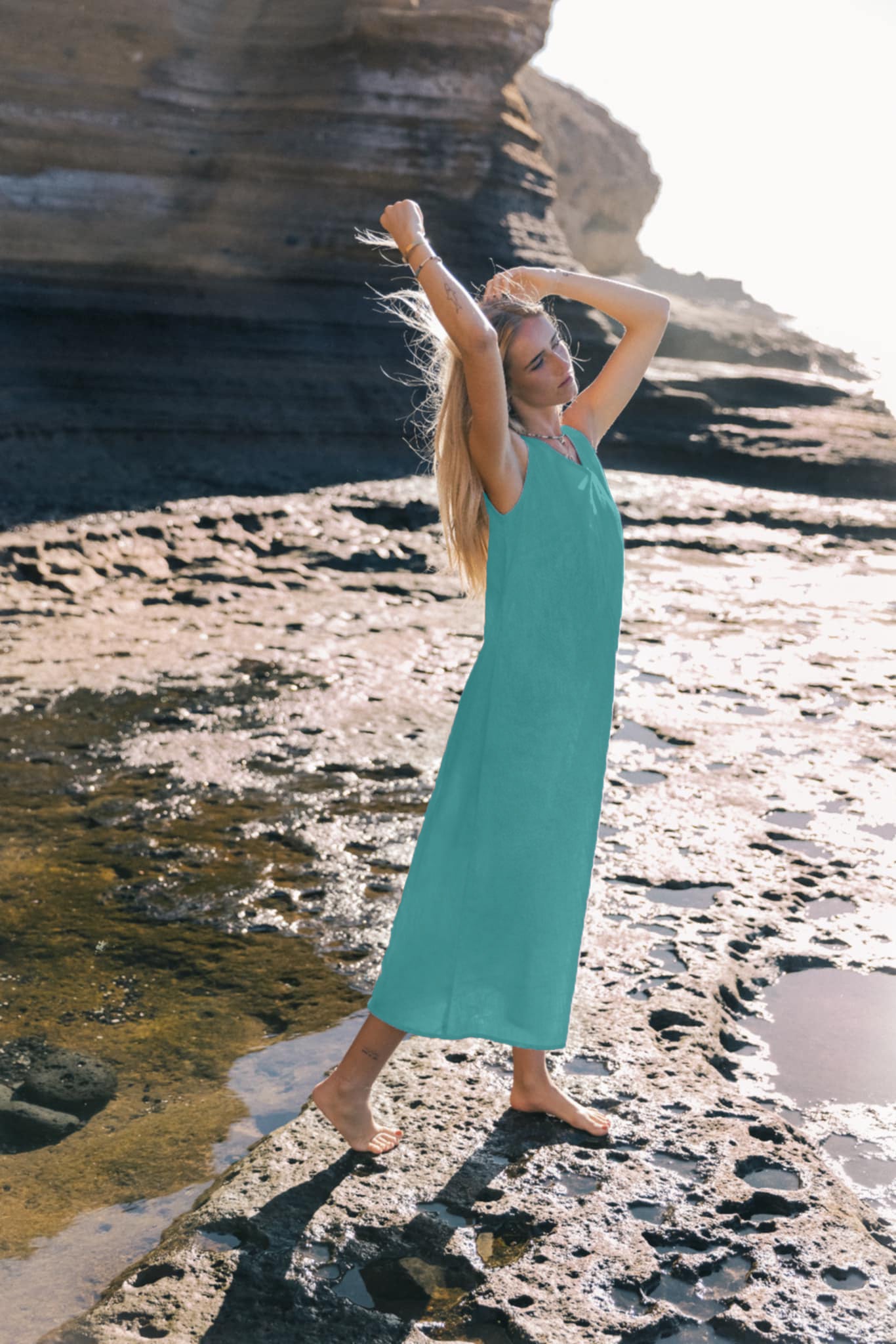 SUNSET — Sleeveless V-Neck Linen Midi Dress