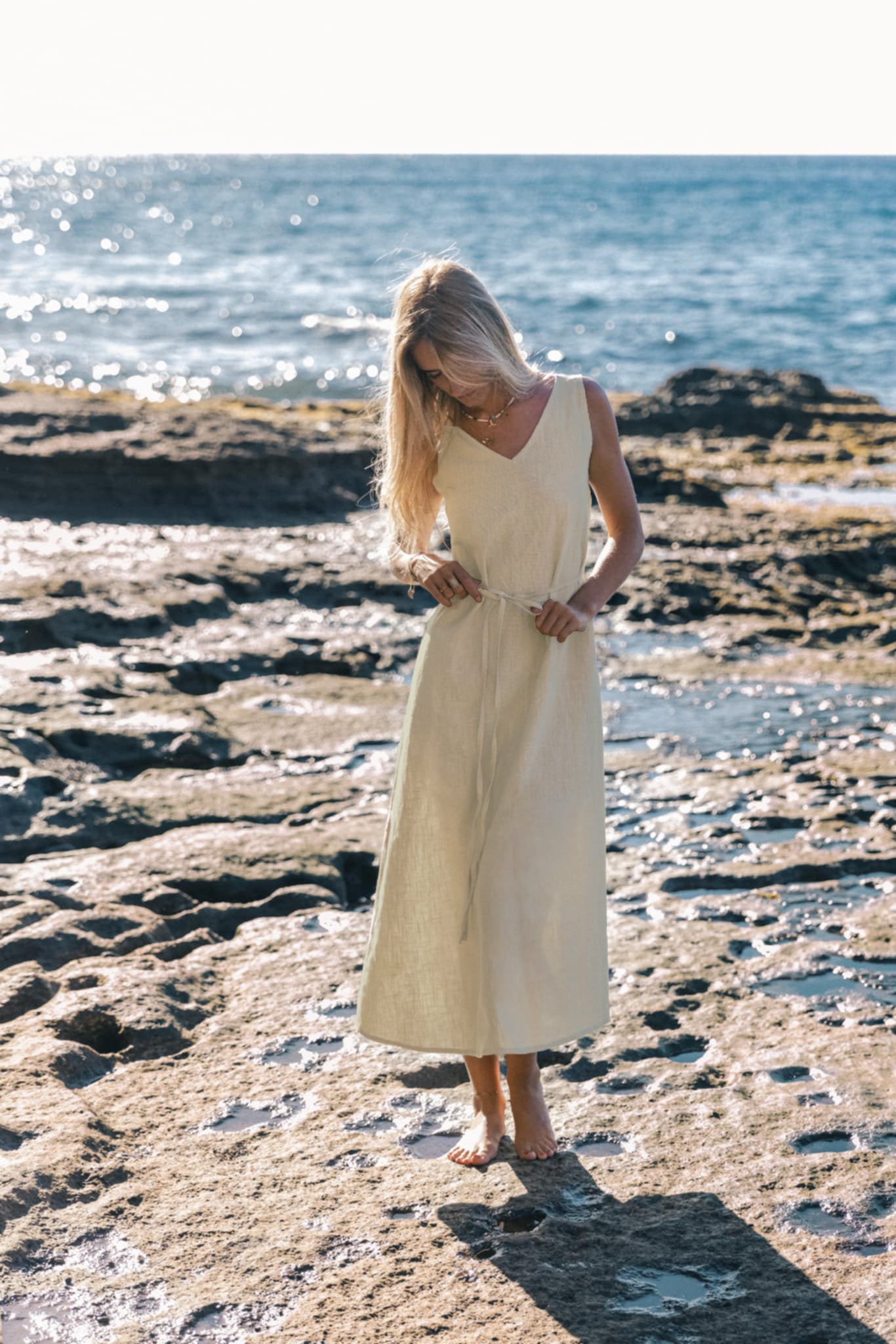SUNSET — Sleeveless V-Neck Linen Midi Dress
