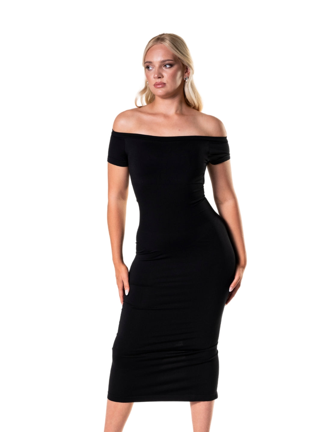 Vestido com fenda e modelador de ombros de fora
