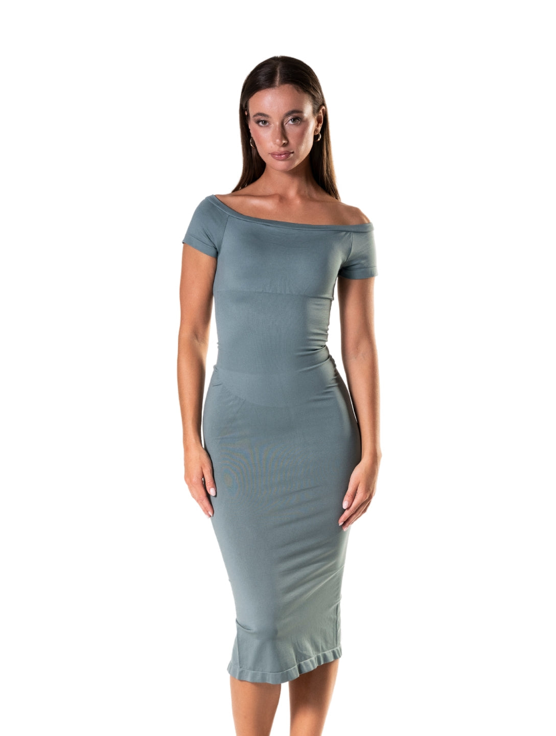 Vestido com fenda e modelador de ombros de fora