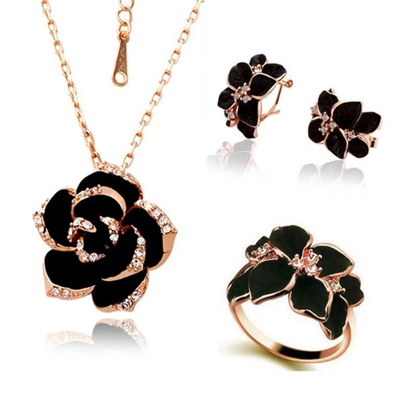Conjunto de Colar Brincos e Anel Essence