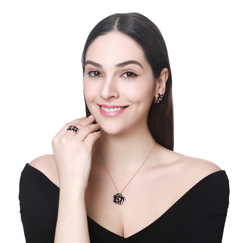 Conjunto de Colar Brincos e Anel Essence